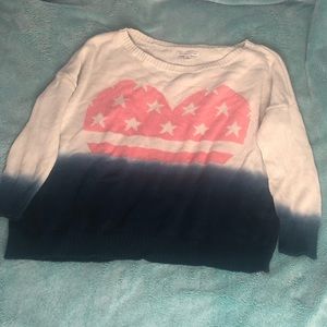 Women’s M American Flag Heart Sweater AE